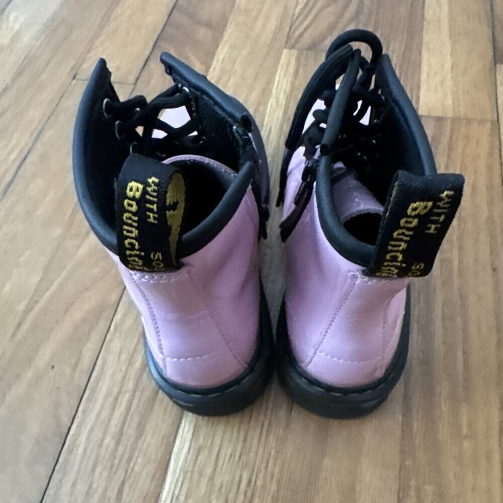 Dr. Martens Lamper 1460 J Light Pink Patent Leather Girl Kids Boots, Size 13 - Picture 3 of 9